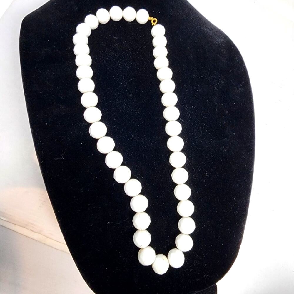 Vintage White Beaded Necklace Gift Retro .5 inch Beads‎ 22 Inch White Necklace